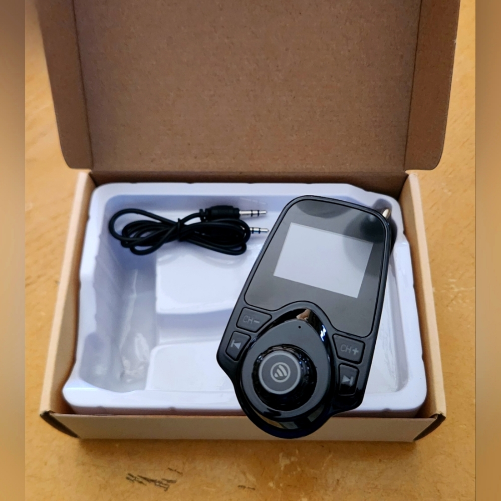 KM18 FM Transmitter (Bluetooth)